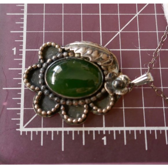 Vintage Sterling Silver Chain Necklace With Southwestern Green Stone Pendant - Picture 2 of 9